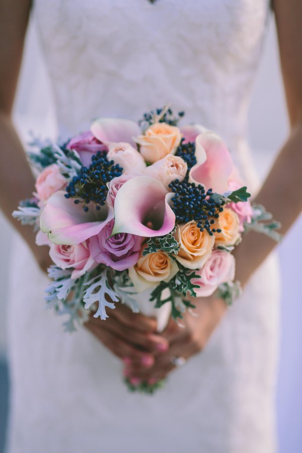 Calla lilies and roses bouquet in lilac and peach tones 