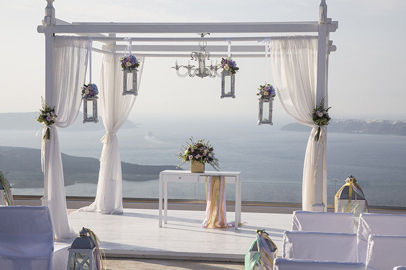 Whimsical wedding in Santorini