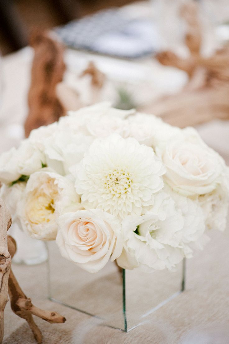 White centerpiece|wedding in santorini