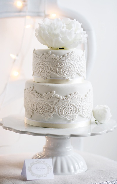 White wedding cake |Santorini wedding inspiration