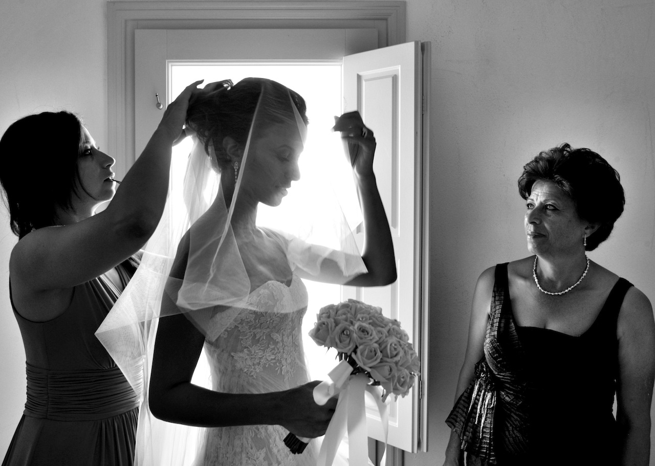 Santorini Wedding- Nikos P. Gogas Photography| View the full Gallery here:http://www.tietheknotsantorini.com/santorini-and-greek-islands-weddings-from-nikos-gogas-photography