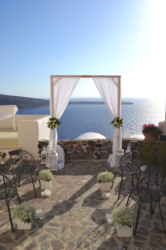 Santorini Wedding Aisle Inspiration-baby's breath