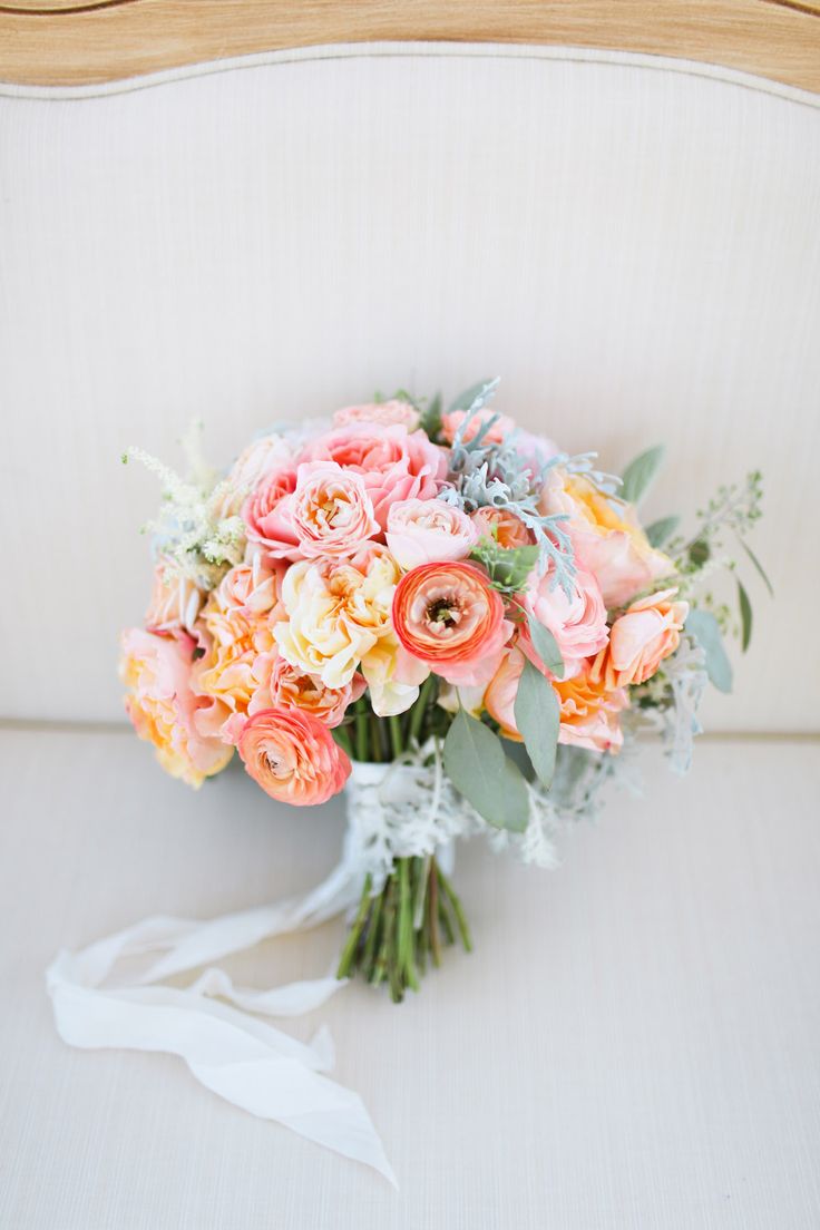 Santorini weddings-bridal bouquet