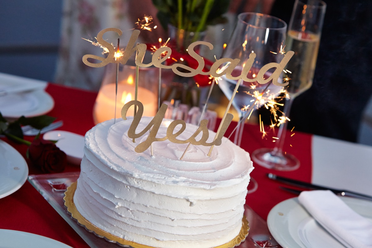 Santorini marriage proposal-cake