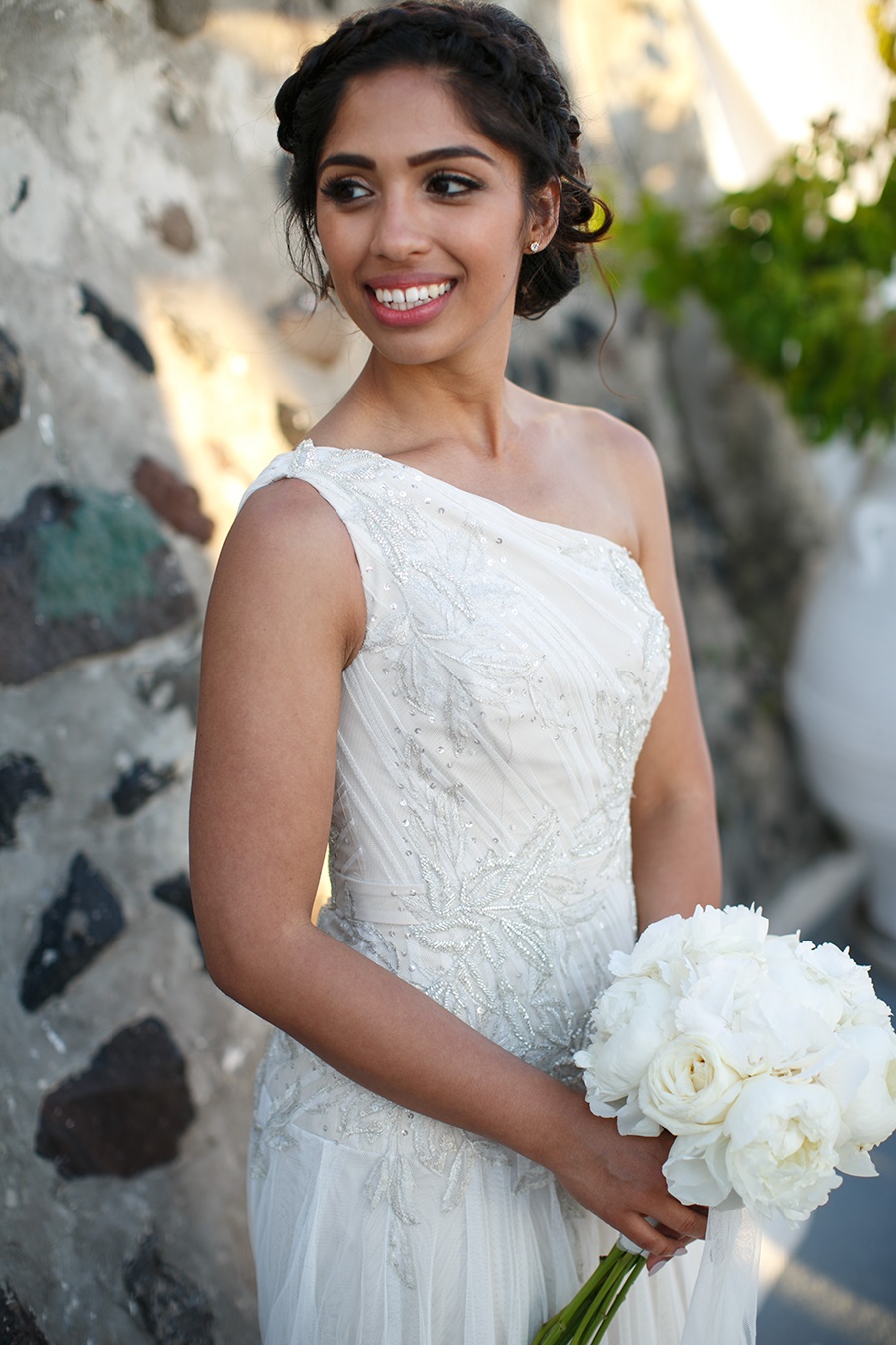 Elegant Santorini bride |Bridal hairstyle