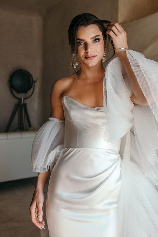 Santorini bride- wedding dress