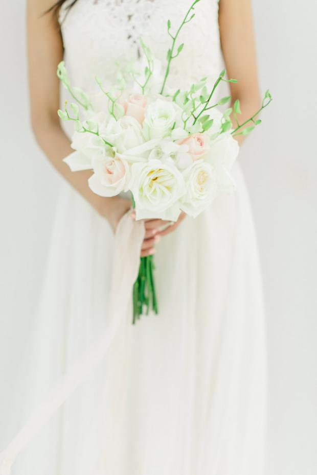 White bridal bouquet 