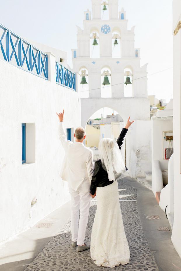 Modern & colourful wedding in Greece