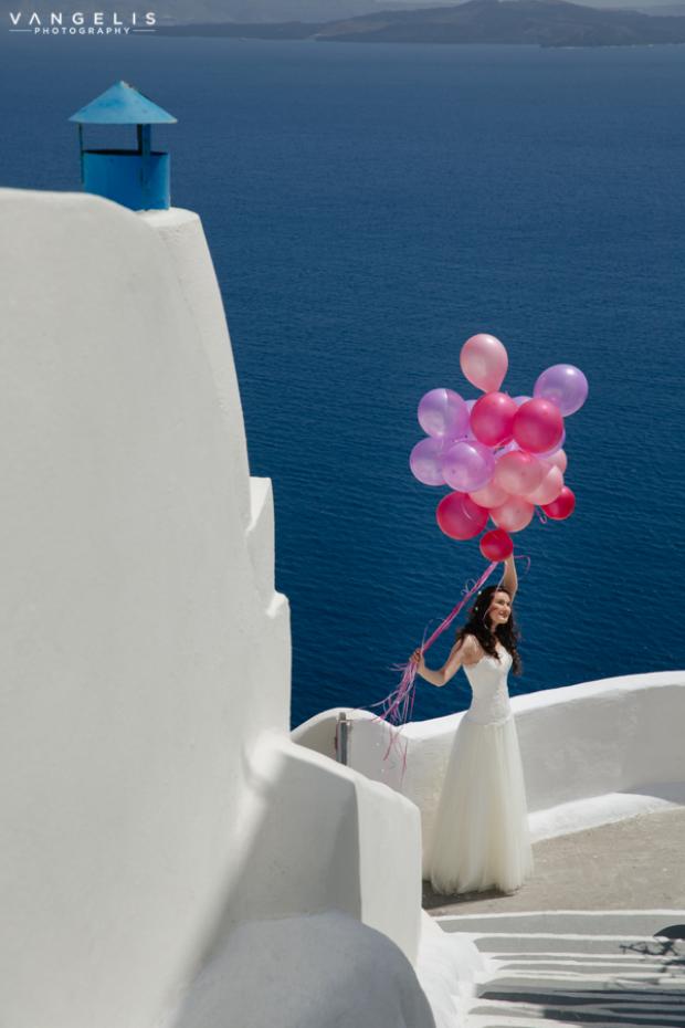 Santorini wedding-purple balloons