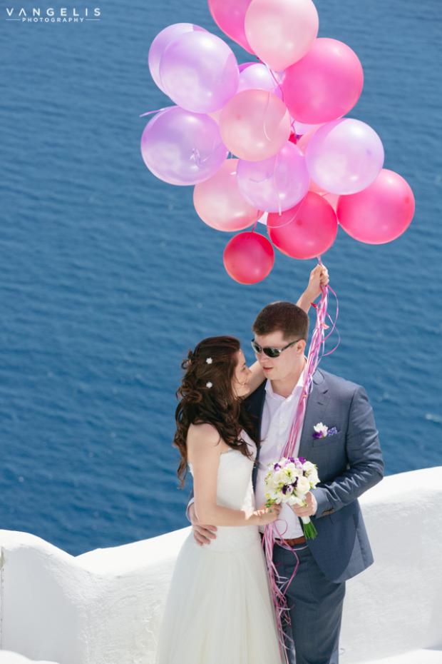 Santorini wedding-purple balloons