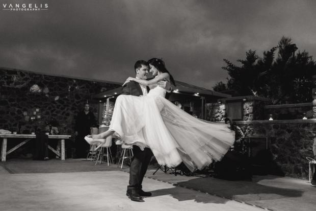 Wedding in Santorini-first dance