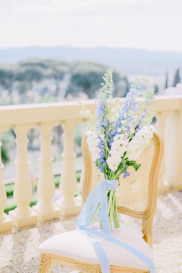 Blue and white wedding bouquet- Italy wedding 