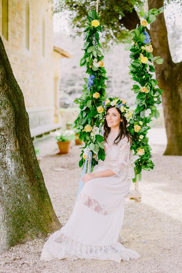 Flower swing- wedding in Italy