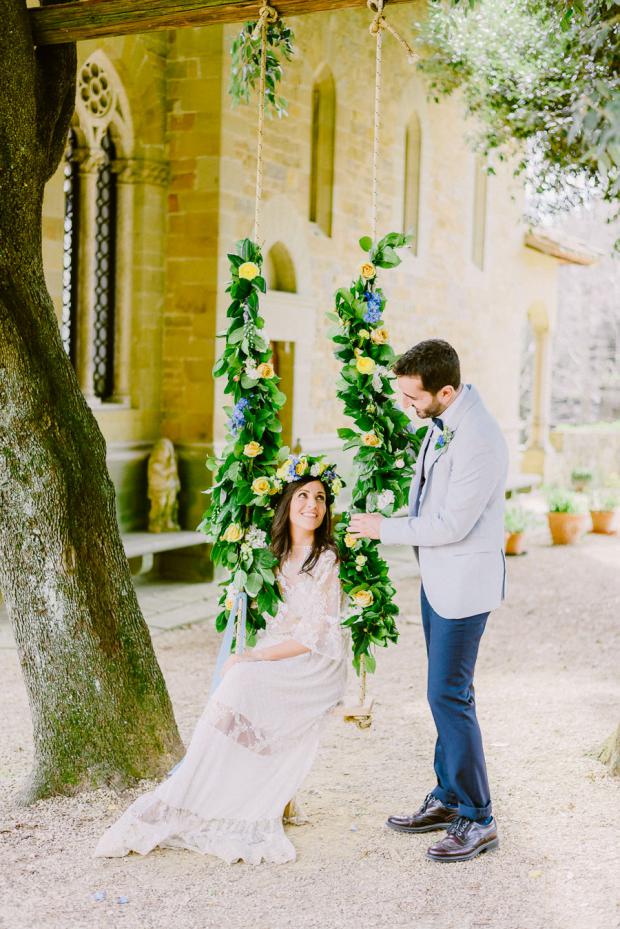 Flower swing- bohemian  wedding in Tuscany
