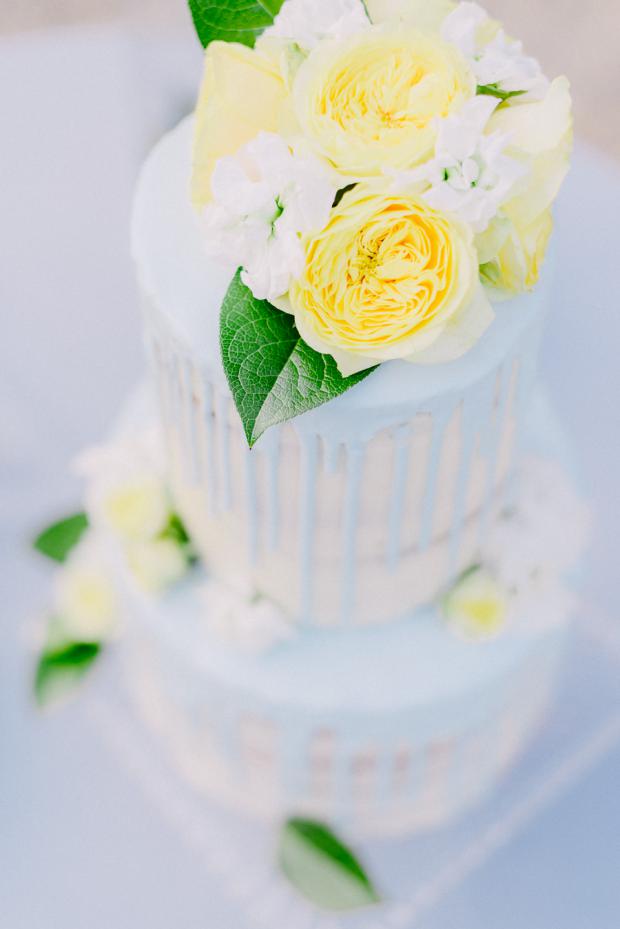 Blue and yellow wedding cake - Tuscany wedding