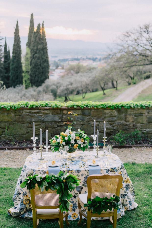 Al  fresco dining in Italy- Tuscany wedding 