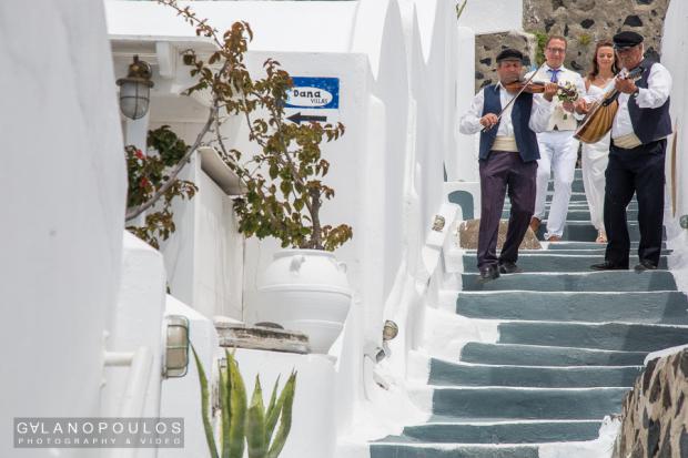 Santorini wedding-Traditional musicians
