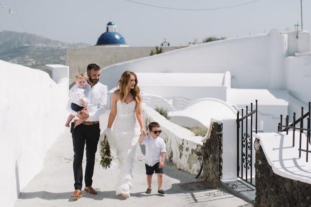 Intimate family elopement in Greece