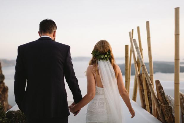 Modern & bohemian wedding in Santorini