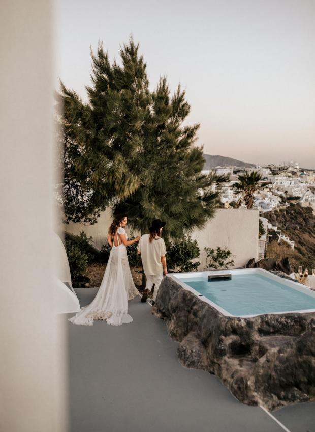 Adventurous elopement in Greece- Santorini