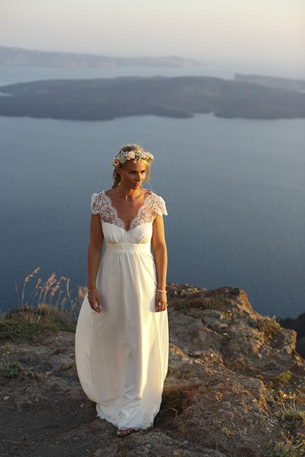 Bohemian bride - Santorini wedding