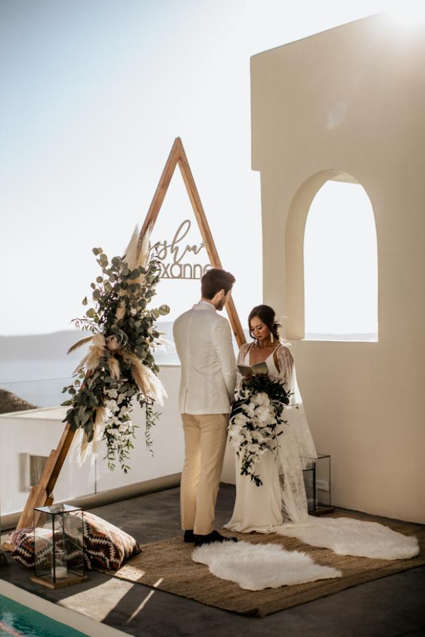 Bohemian & modern wedding in Santorini