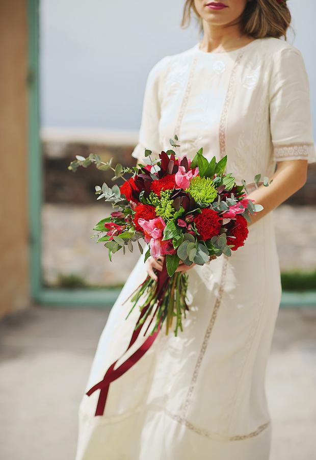Boho wedding in Santorini-marsala bouquet