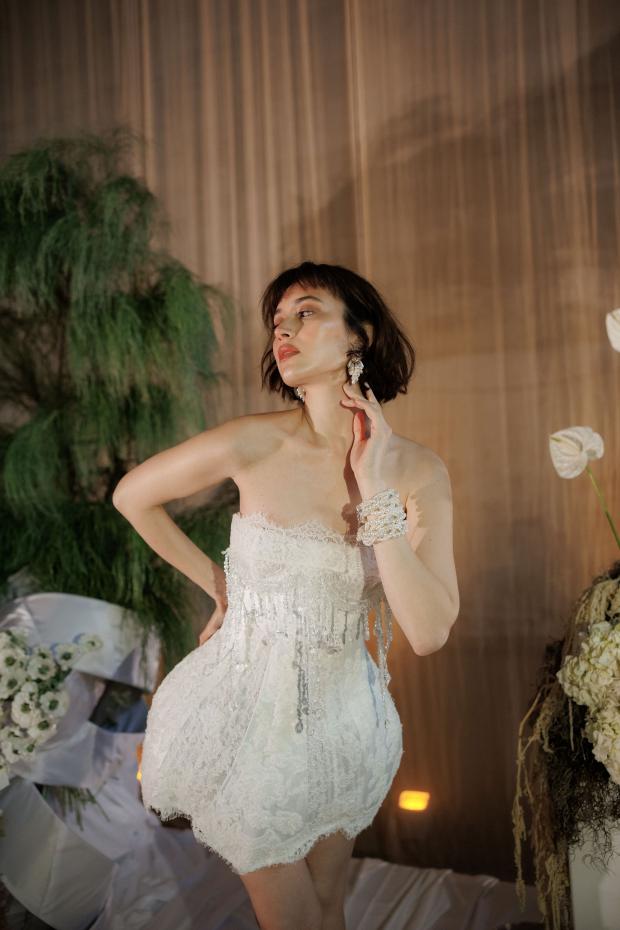 Short wedding dress-flower bag