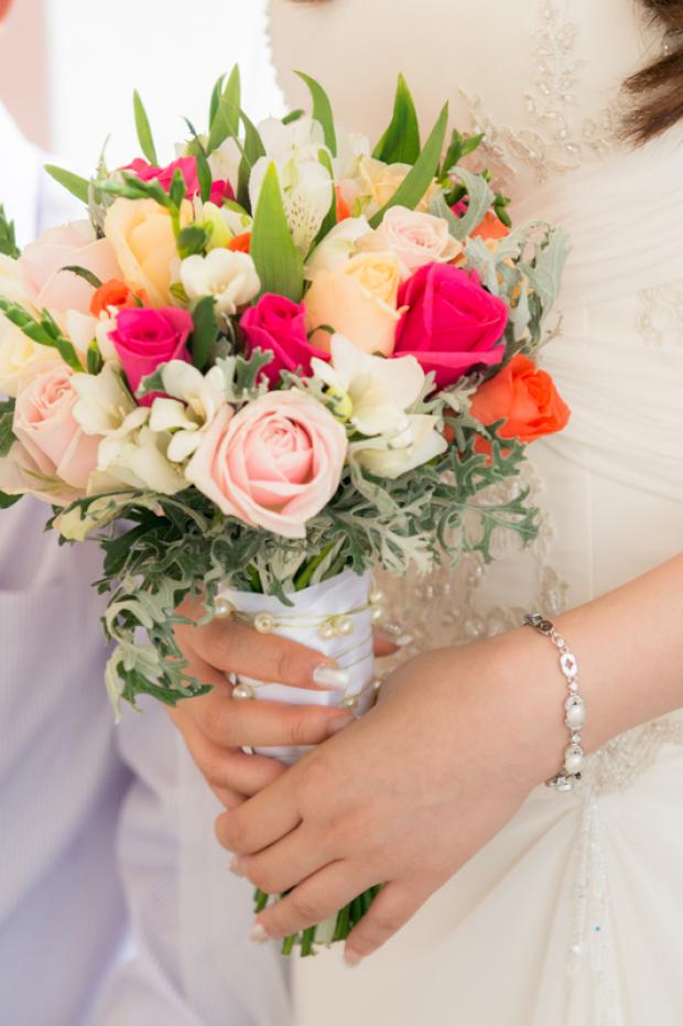 Santorini wedding-Bridal bouquet