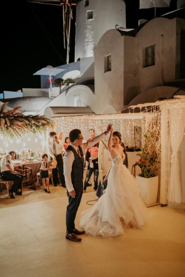 Intimate destination wedding in Greece-dinner lights