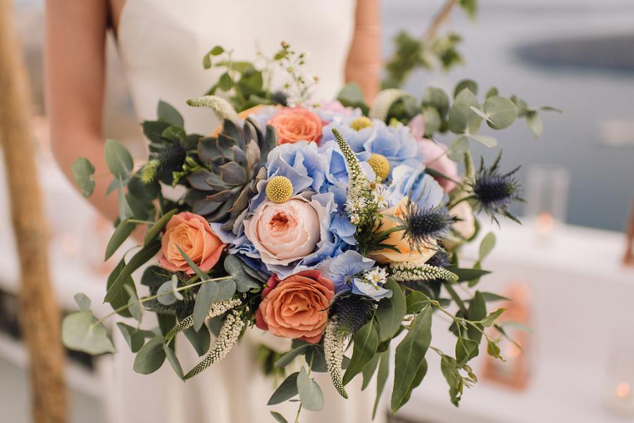 Dusty blue and peach bouquet - Tie the knot in Greece